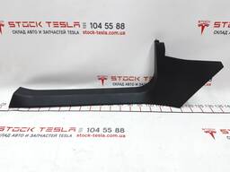 1002516-00-C A-Säulenschwellenverkleidung unten links Tesla Modell S 1010668-00-F