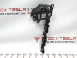 1053727-00-H Säulenverkleidungshalterung B oben rechts Tesla Modell X 1056081-00-E - photo 1